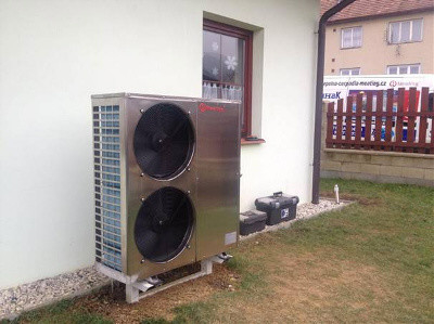 Air Source Chiller Air To Water Heat Pump , EVI Air Source Heat Pump 18kw WIFI Control